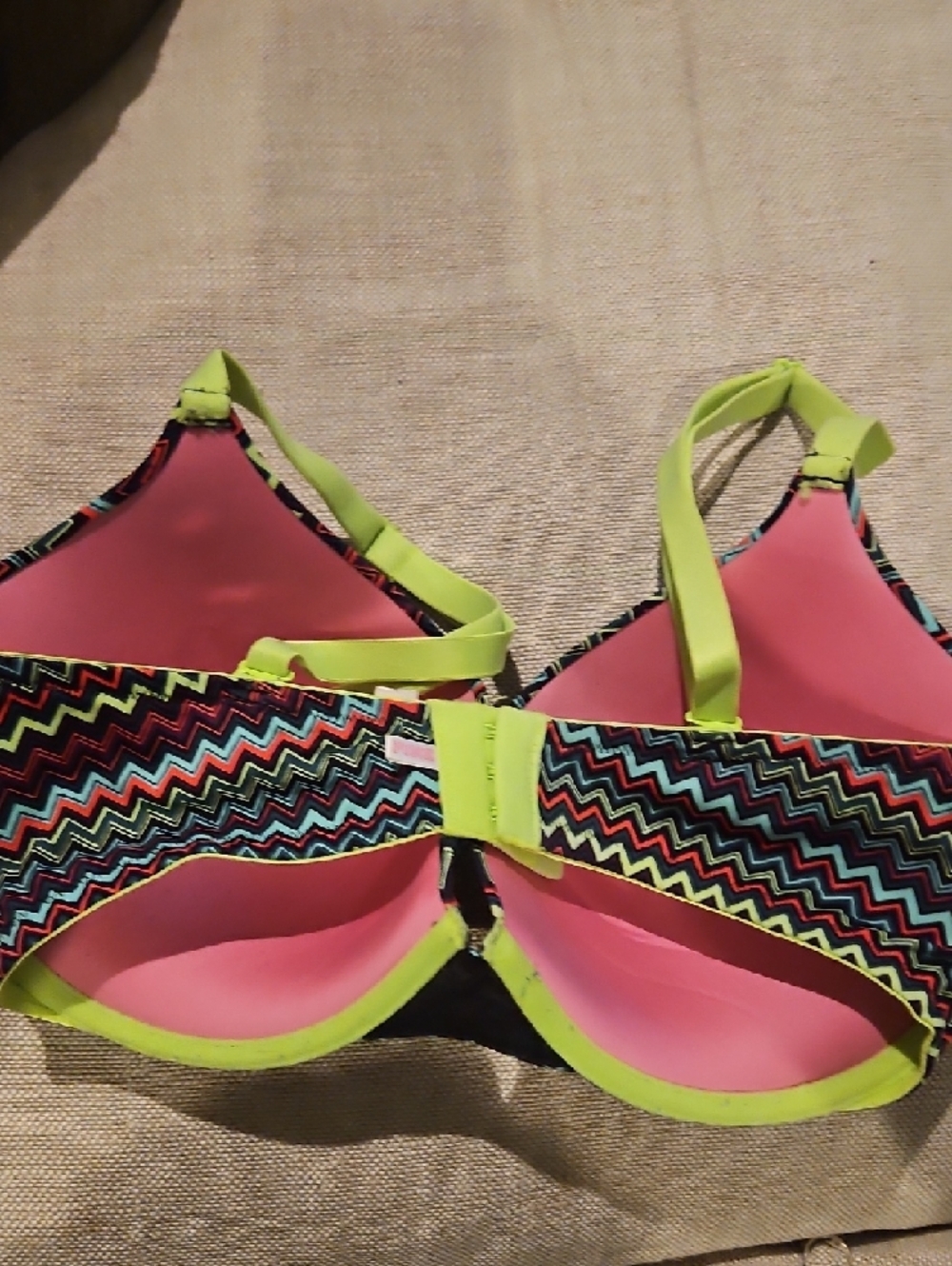 Chevron Pattern Padded Bra 34DDD With Lime Straps- PINK by Victoria Secrets - Picture 4 of 4